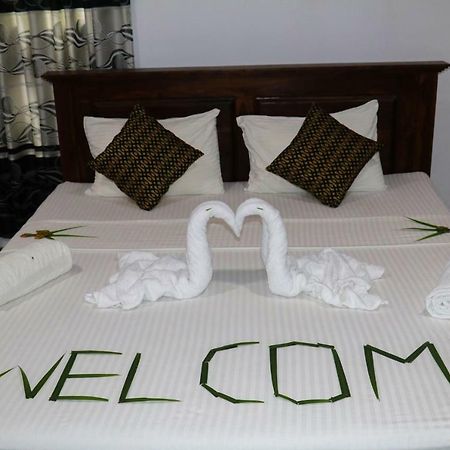 Deshani Holiday Inn ダンブッラ エクステリア 写真