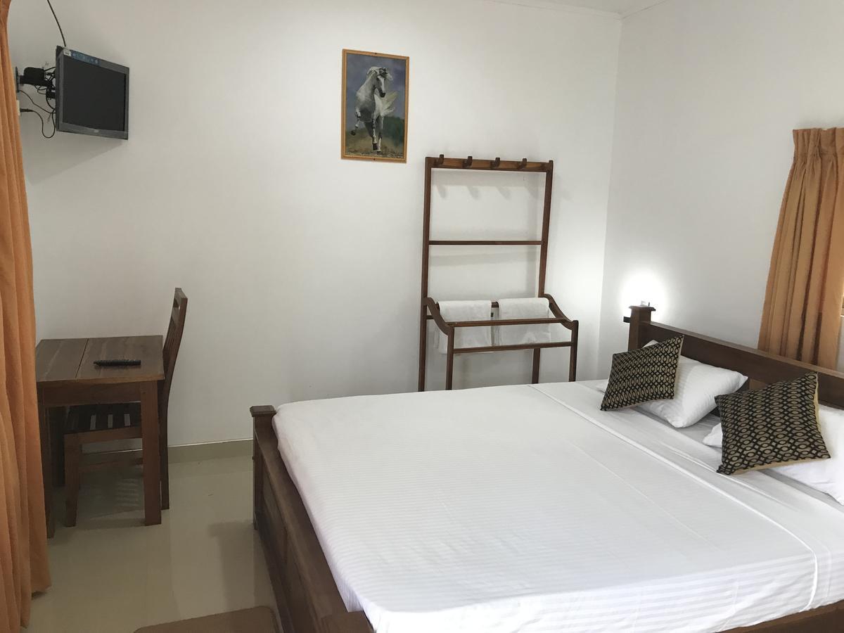 Deshani Holiday Inn ダンブッラ エクステリア 写真