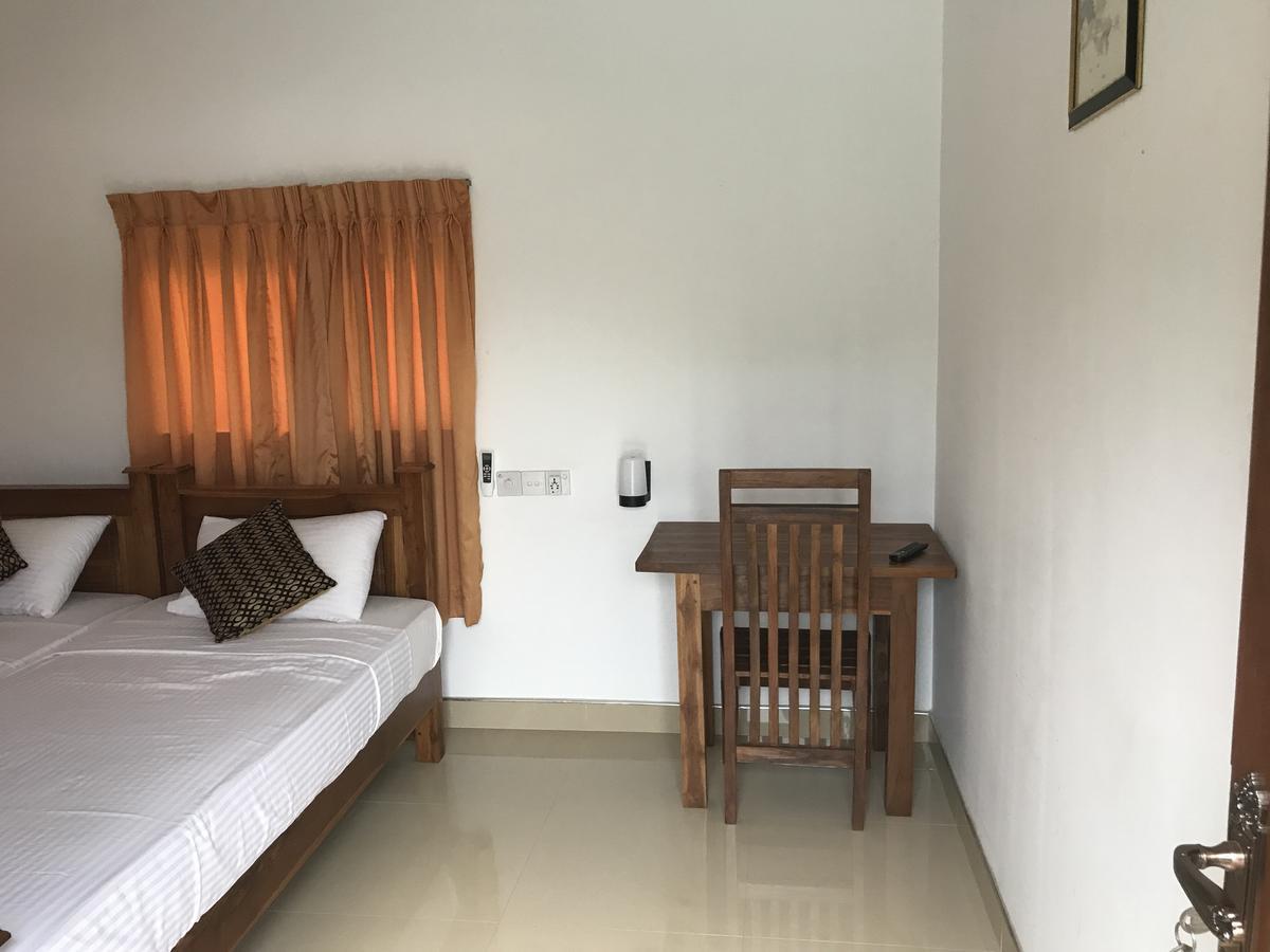 Deshani Holiday Inn ダンブッラ エクステリア 写真