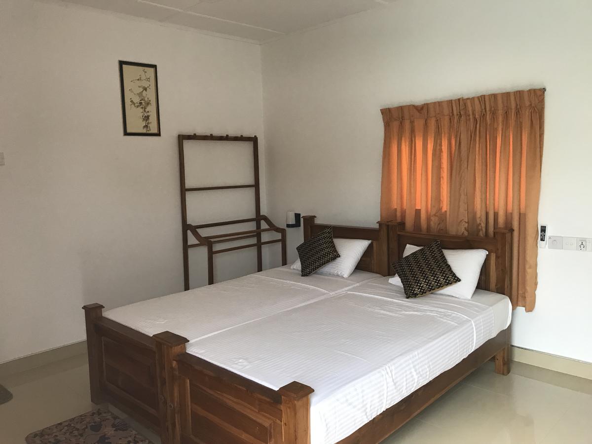 Deshani Holiday Inn ダンブッラ エクステリア 写真
