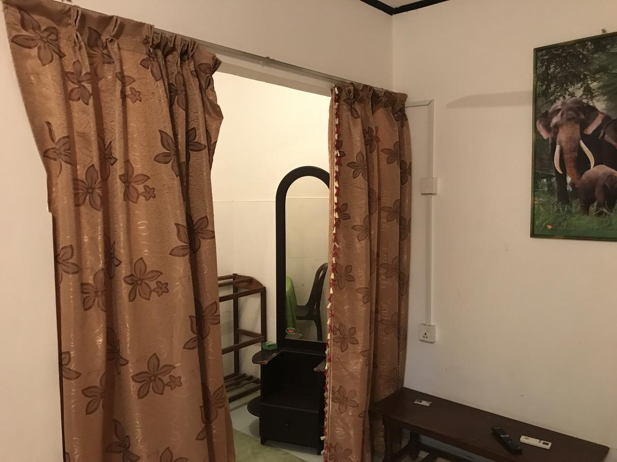 Deshani Holiday Inn ダンブッラ エクステリア 写真