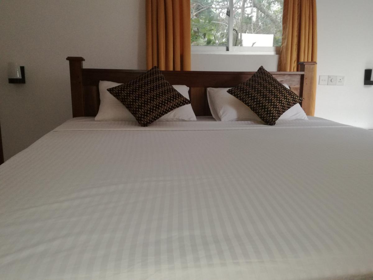Deshani Holiday Inn ダンブッラ エクステリア 写真