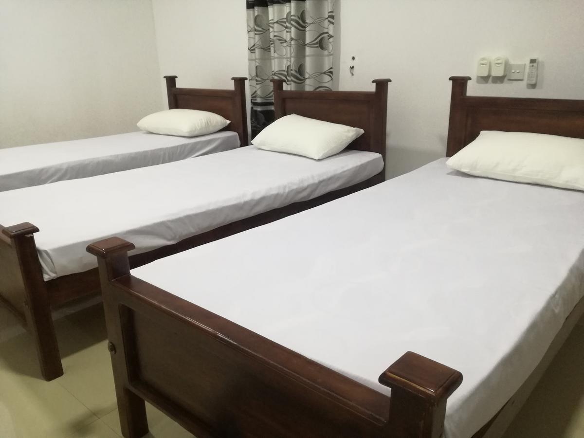 Deshani Holiday Inn ダンブッラ エクステリア 写真