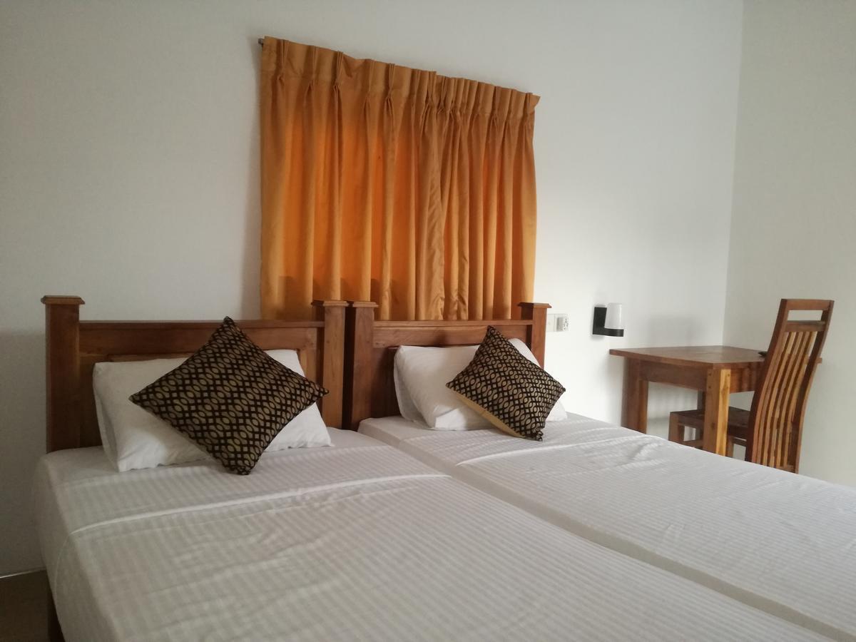 Deshani Holiday Inn ダンブッラ エクステリア 写真