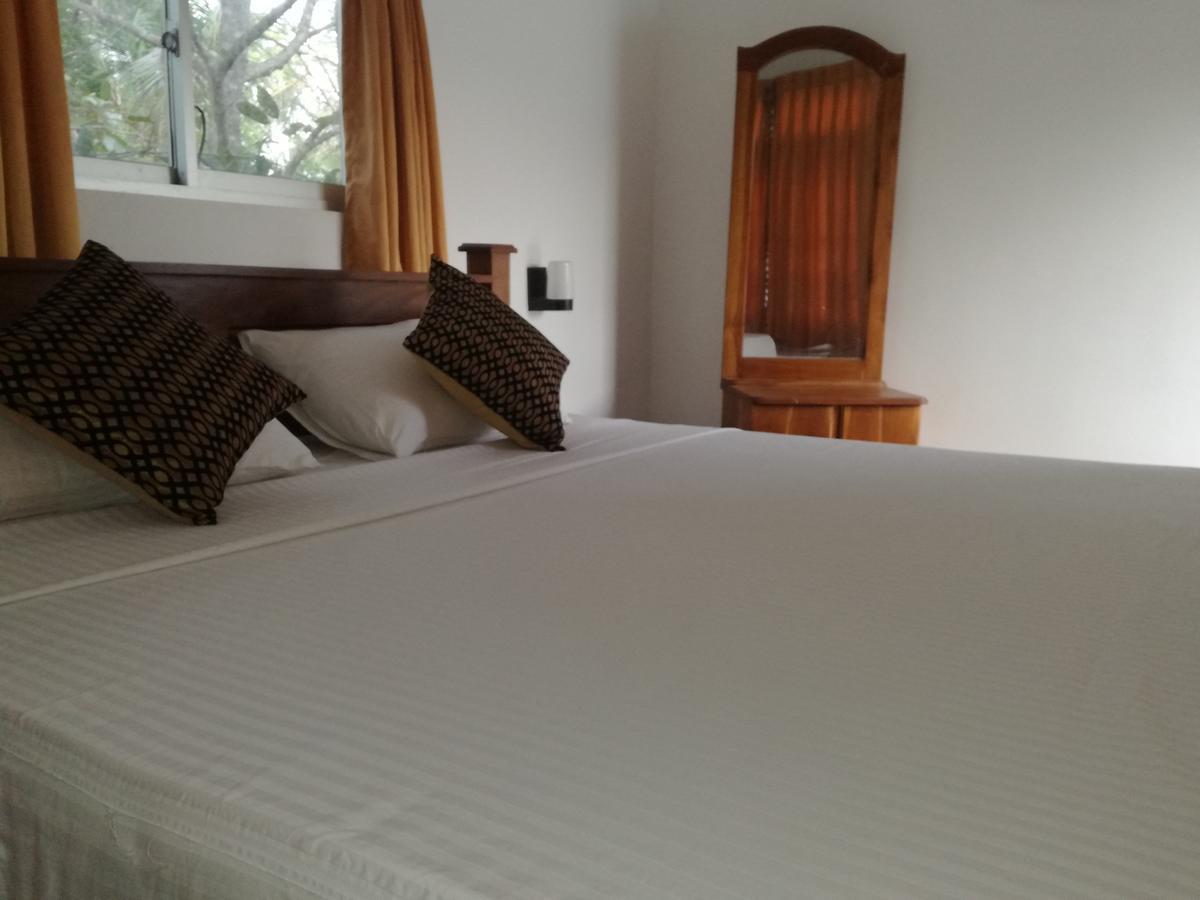 Deshani Holiday Inn ダンブッラ エクステリア 写真