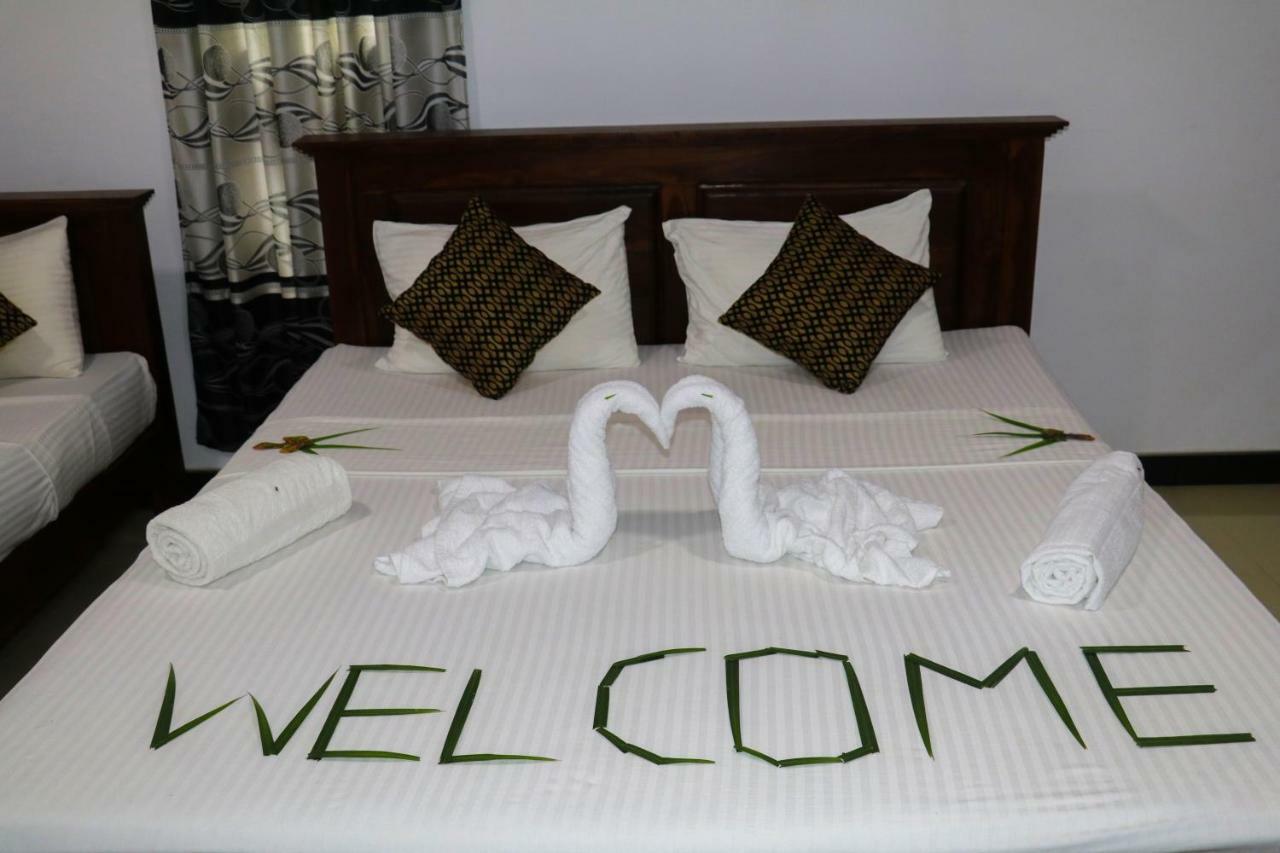 Deshani Holiday Inn ダンブッラ エクステリア 写真