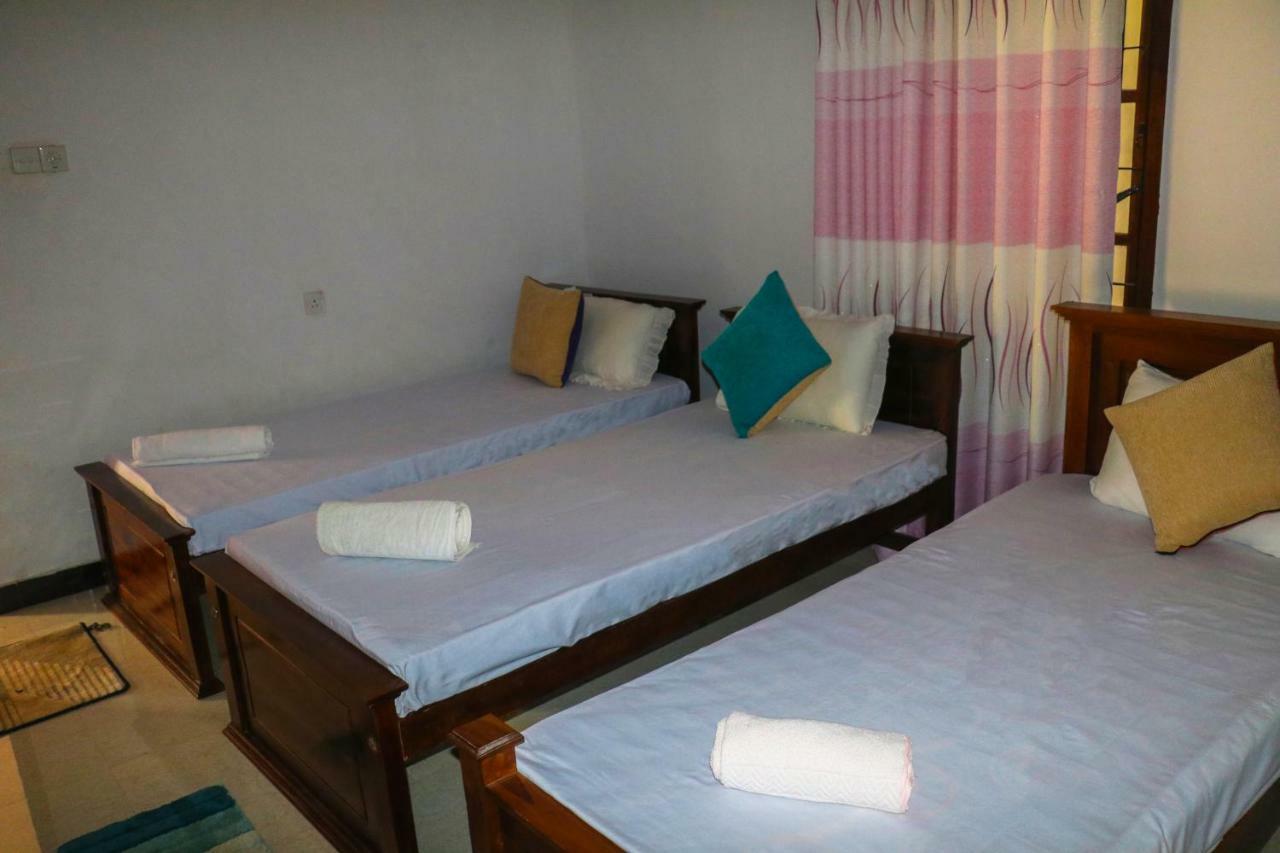 Deshani Holiday Inn ダンブッラ エクステリア 写真