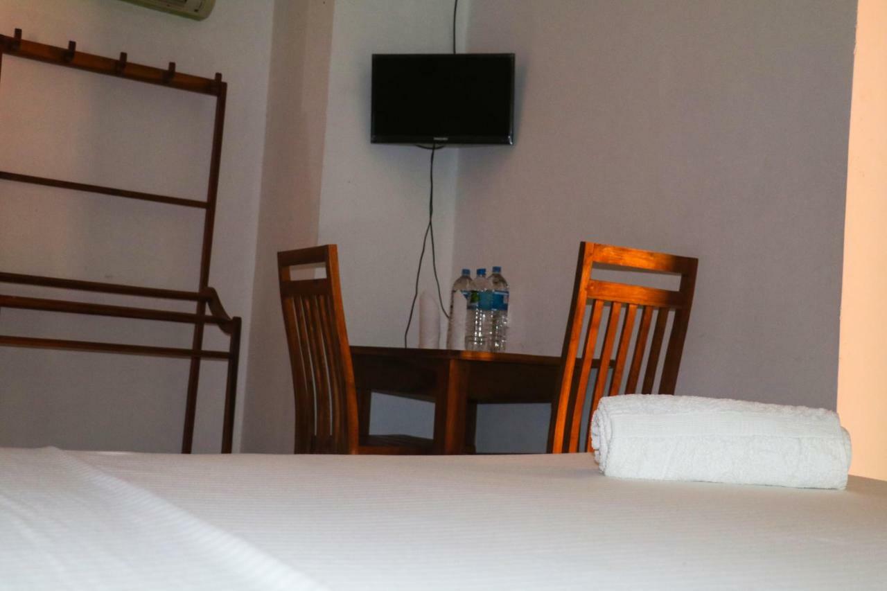 Deshani Holiday Inn ダンブッラ エクステリア 写真