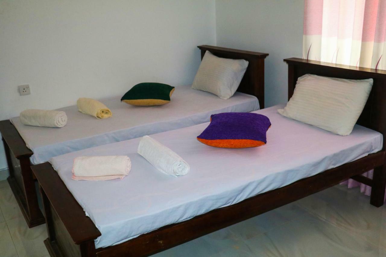Deshani Holiday Inn ダンブッラ エクステリア 写真