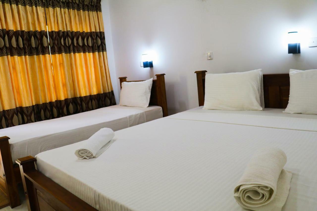 Deshani Holiday Inn ダンブッラ エクステリア 写真