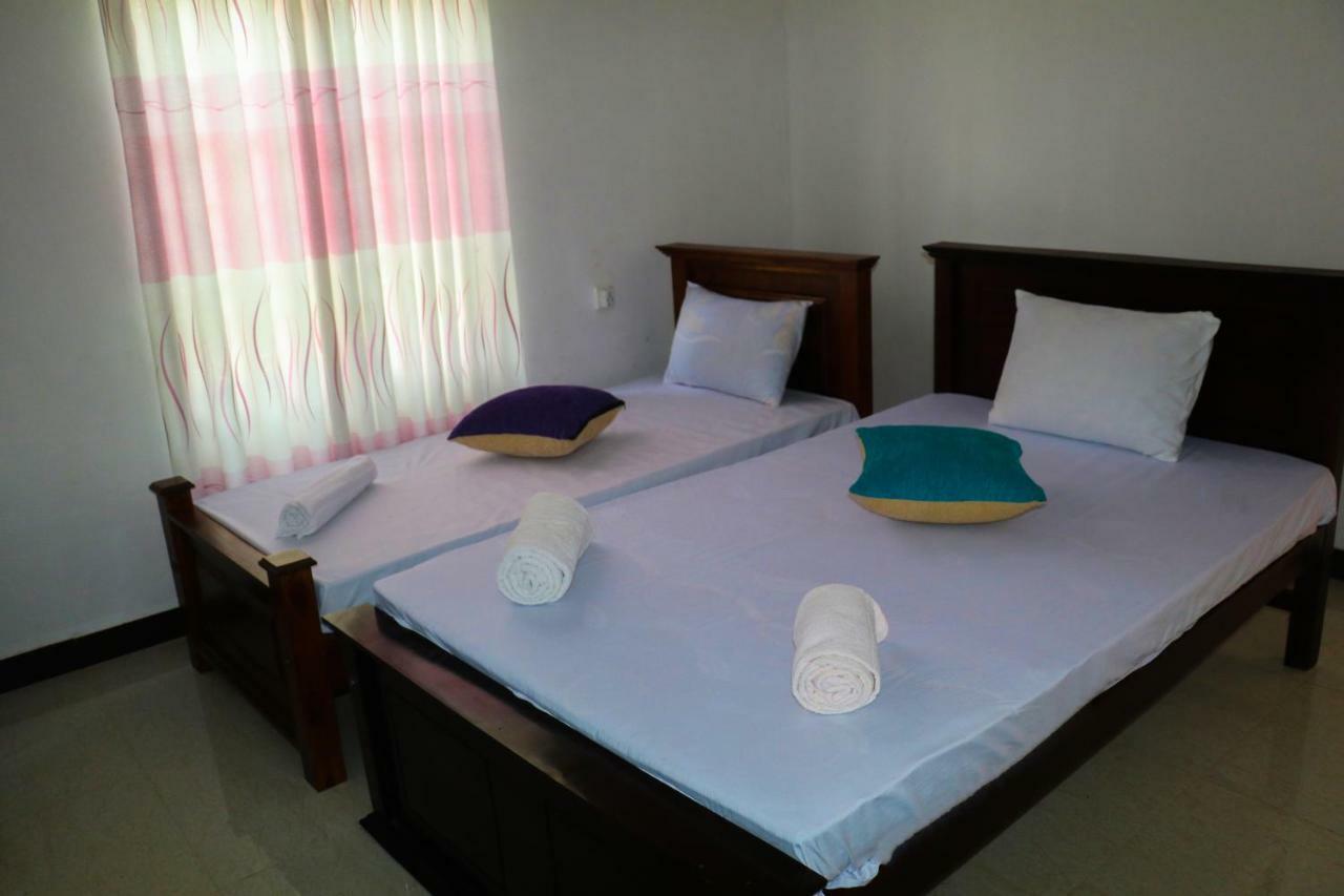 Deshani Holiday Inn ダンブッラ エクステリア 写真